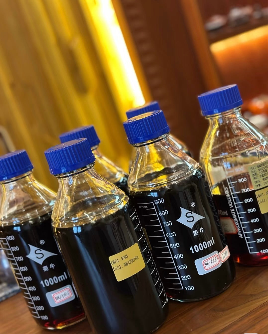 التخمير القديم لزيت العود العطري من نوع كينام