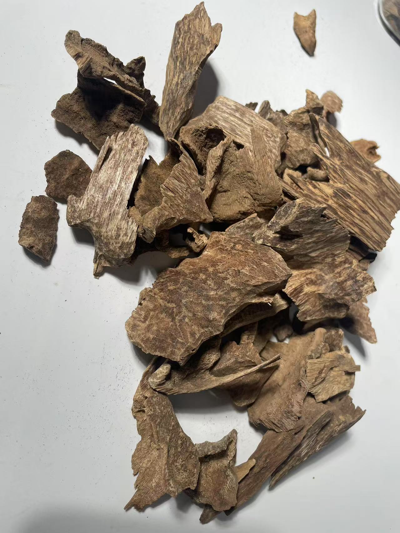 Vietnam-grown natural agarwood (large pieces)/Natural Wild and Rare Agarwood Chips from Oudwood Vietnam